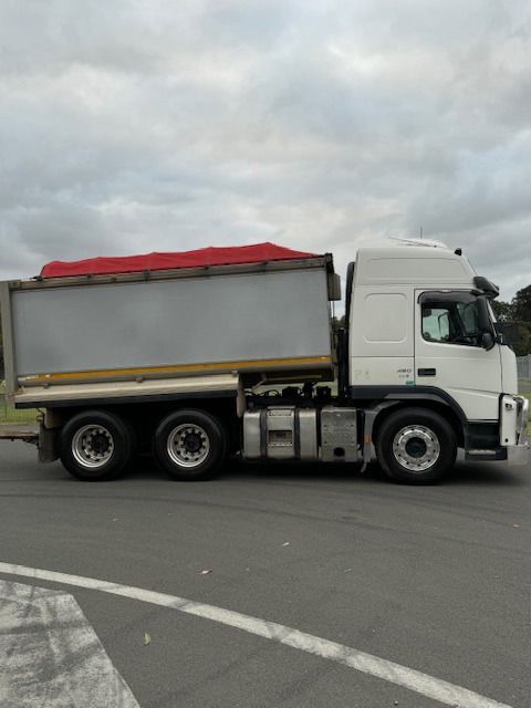 2014 Volvo FM13 Tipper image 2