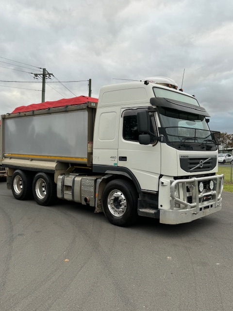 2014 Volvo FM13 Tipper image 3