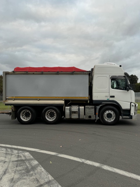2014 Volvo FM13 Tipper image 4