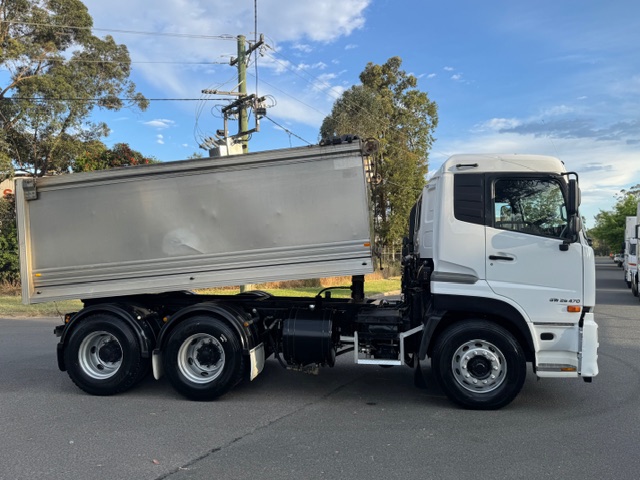 2014 UD 26/470 Tipper image 2