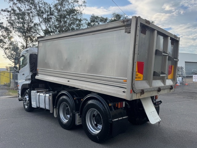 2014 UD 26/470 Tipper image 5