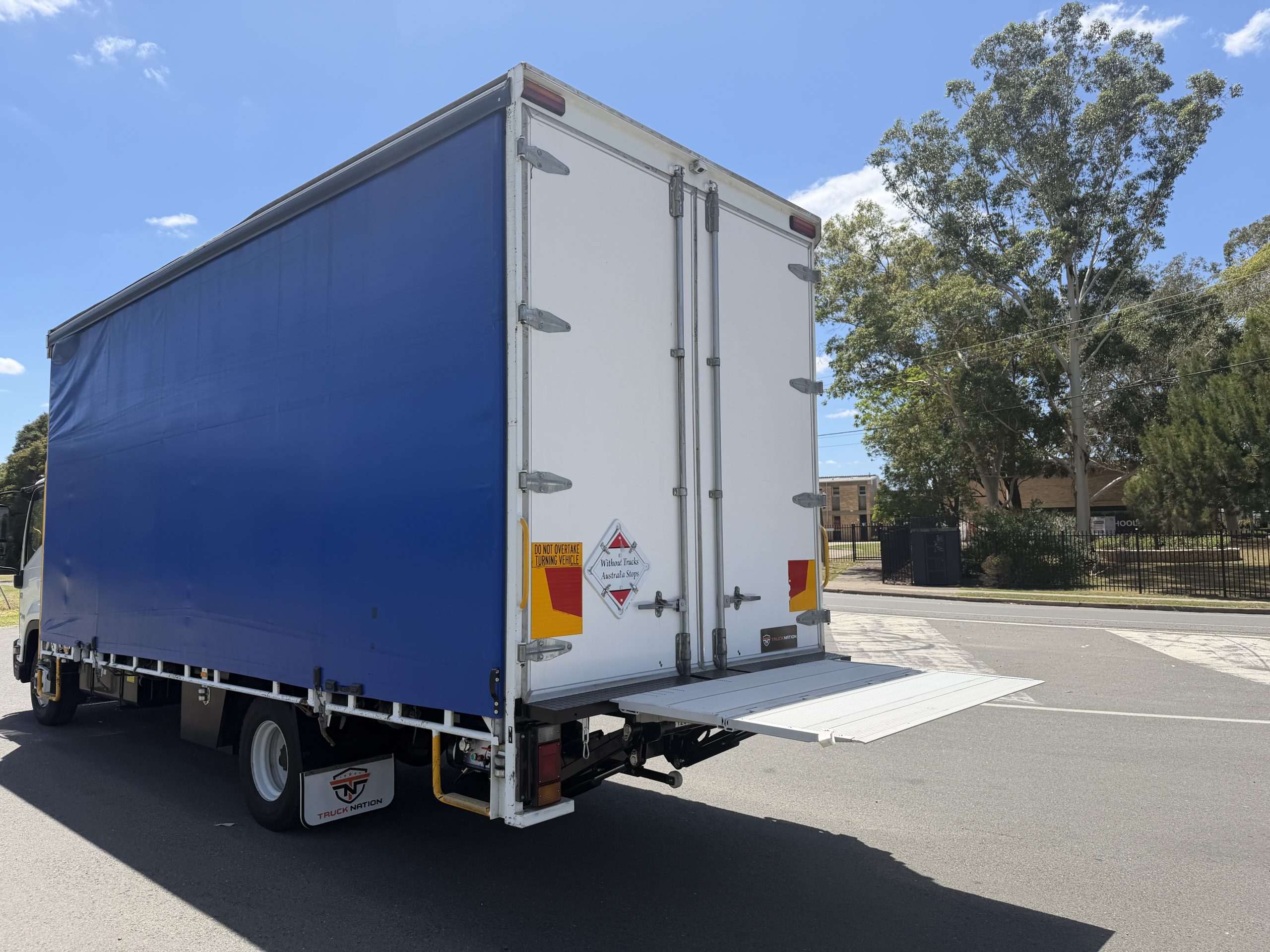 2021 Isuzu FRR 107/210 10 Pallet Curtain Sider image 5