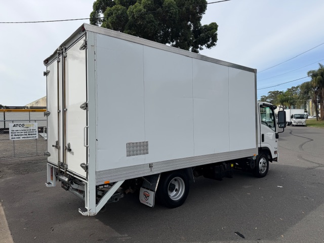 2021 Isuzu NNR car Licence Pantech image 3