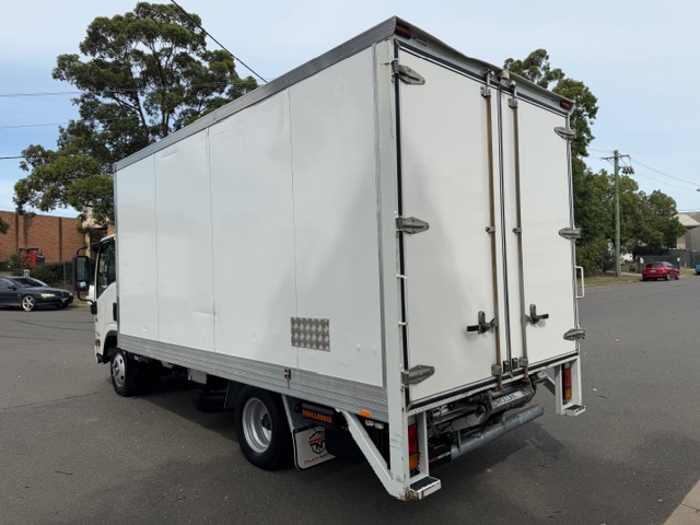 2021 Isuzu NNR car Licence Pantech image 5