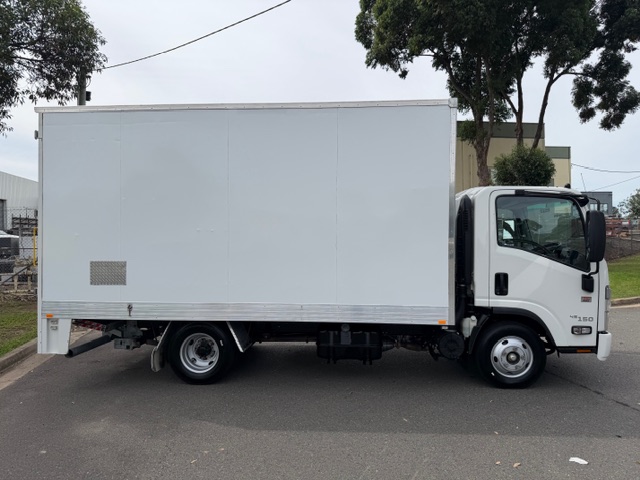 2022 Isuzu NNR Car Licence Pantech image 2