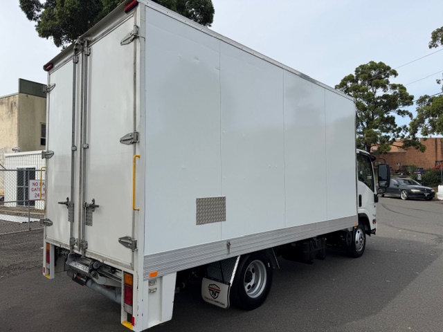 2022 Isuzu NNR Car Licence Pantech image 3