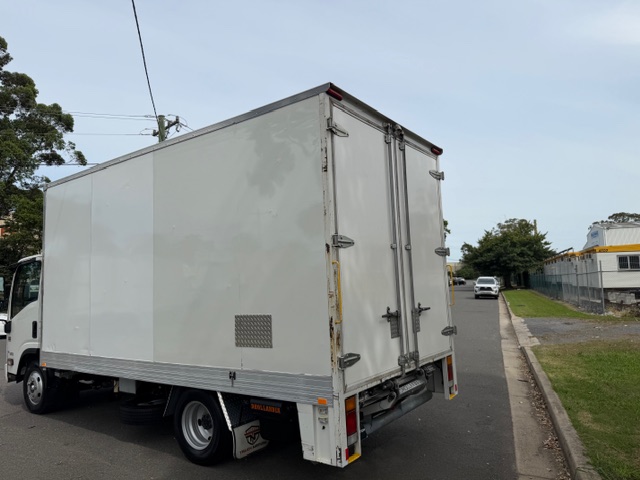 2022 Isuzu NNR Car Licence Pantech image 5