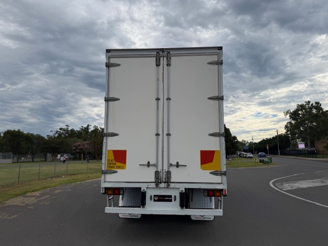 2018 Fuso Fighter 1627 12 Pallet Curtainsider image 4