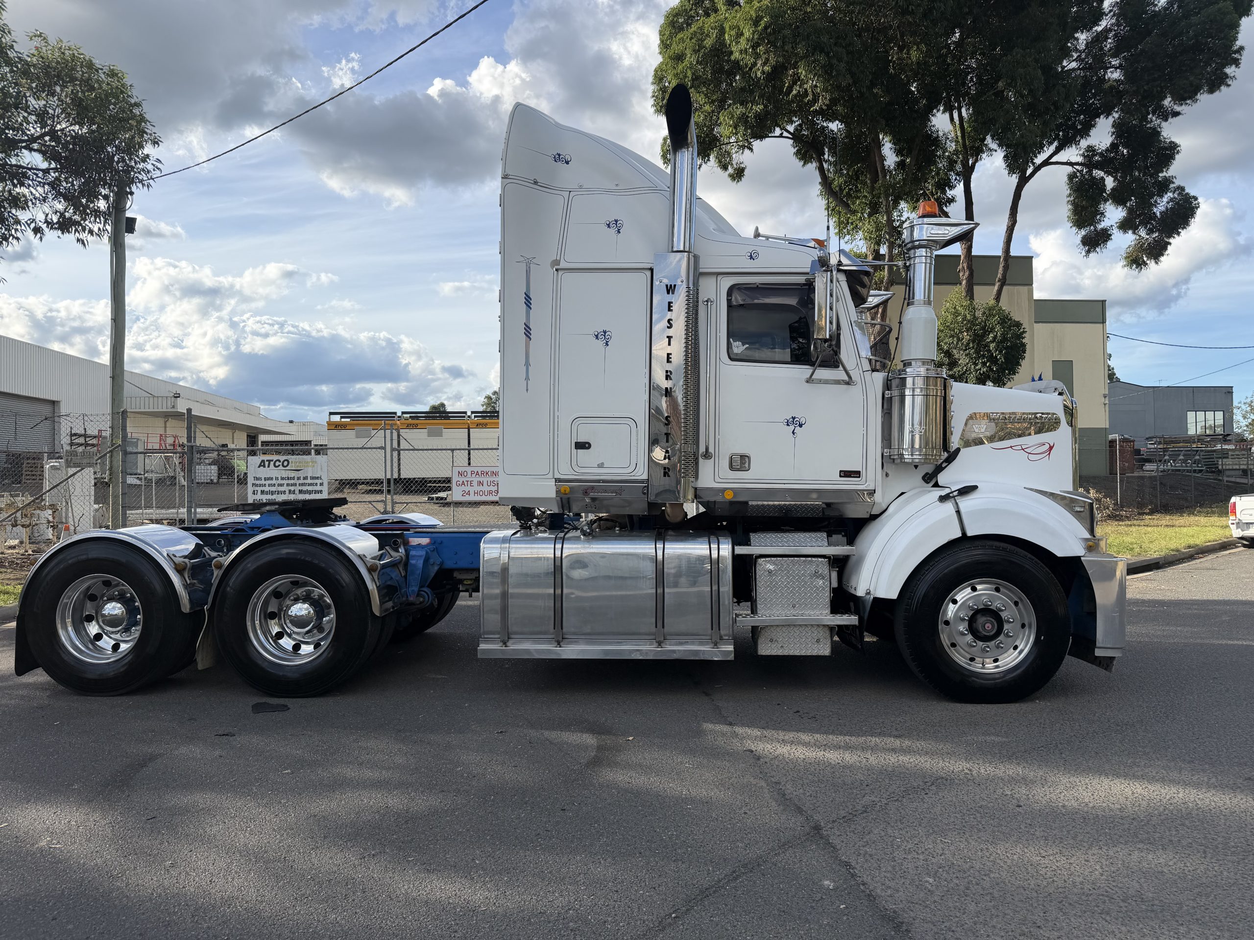 2015 Western Star 4800 Prime Mover image 2
