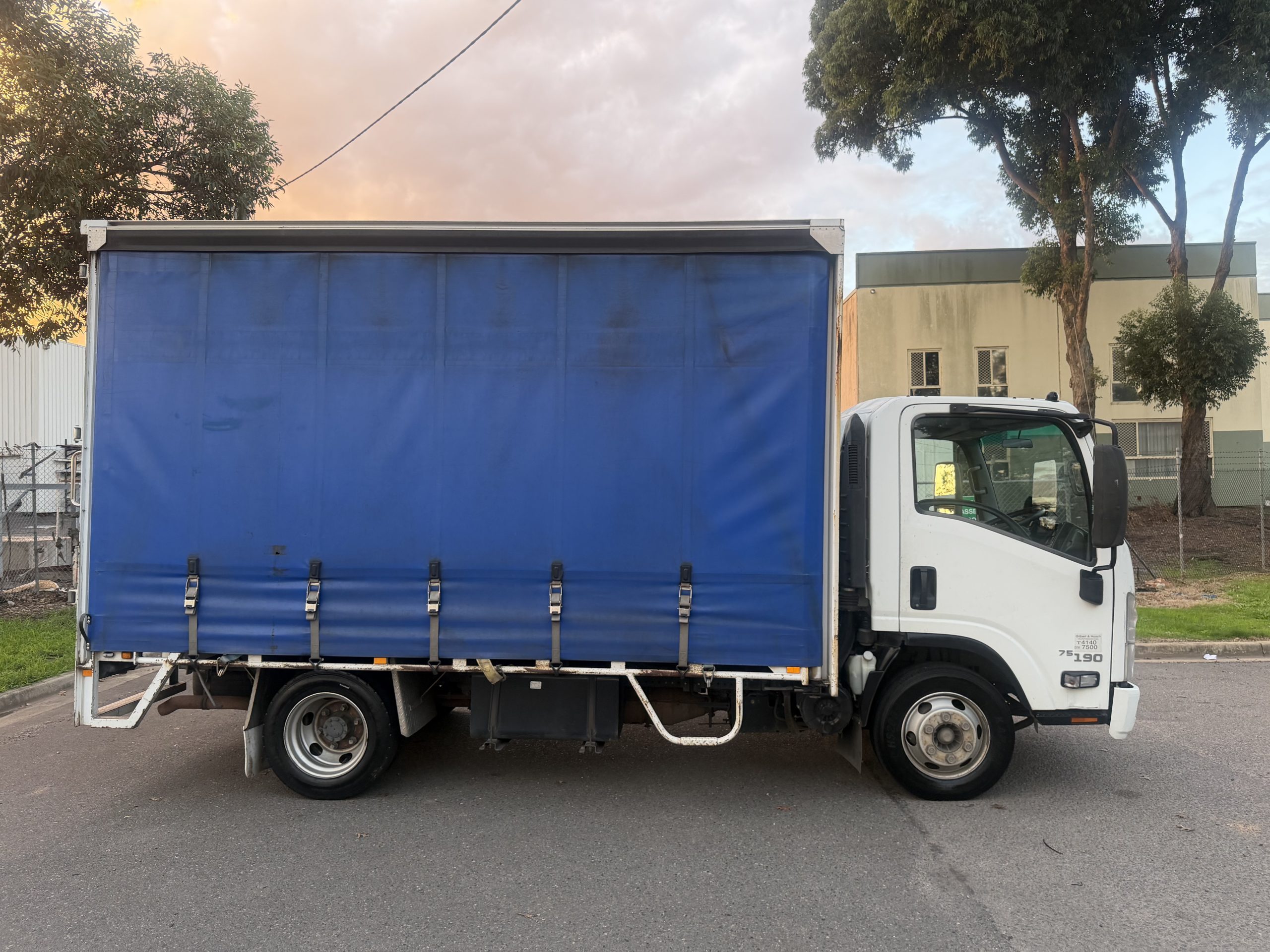 2016 Isuzu Npr 6 Pallet Curtainsider image 2