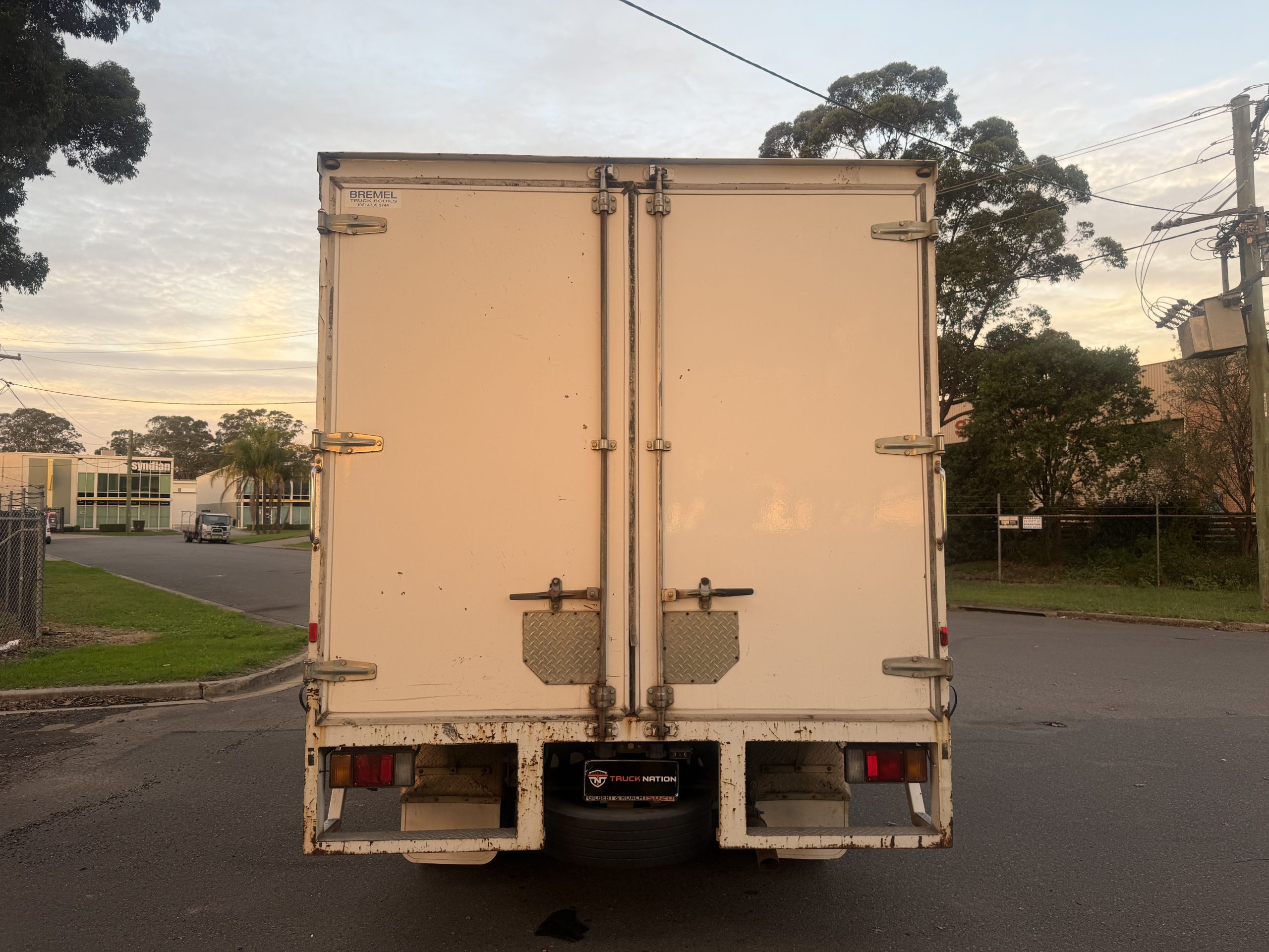 2016 Isuzu Npr 6 Pallet Curtainsider image 4