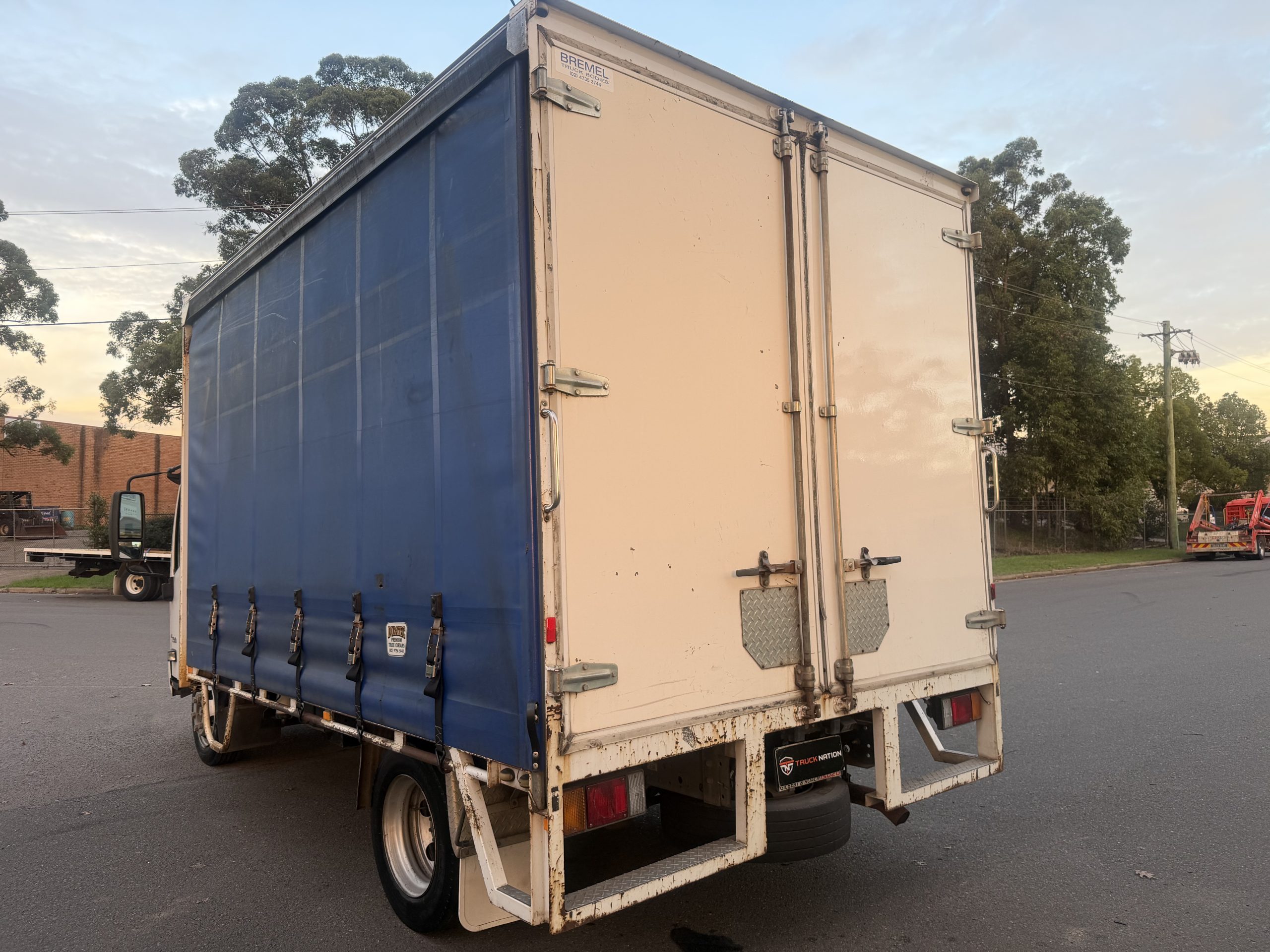2016 Isuzu Npr 6 Pallet Curtainsider image 5