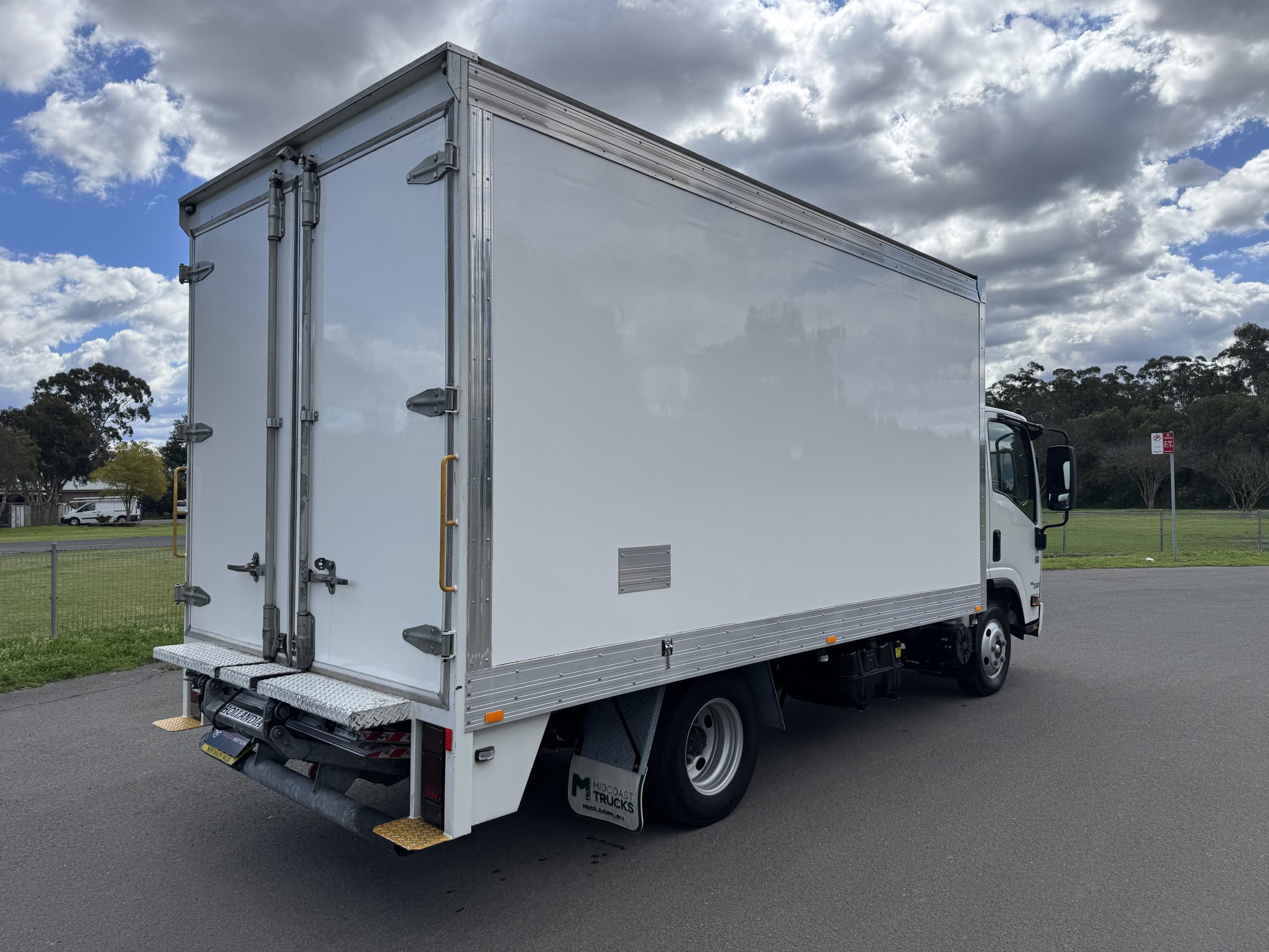 2022 Isuzu NNR Car Licence Pantech image 3