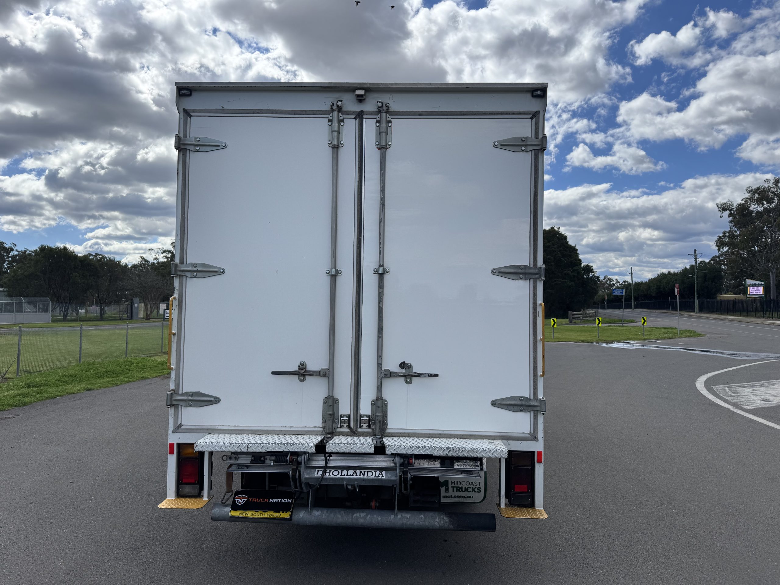 2022 Isuzu NNR Car Licence Pantech image 4