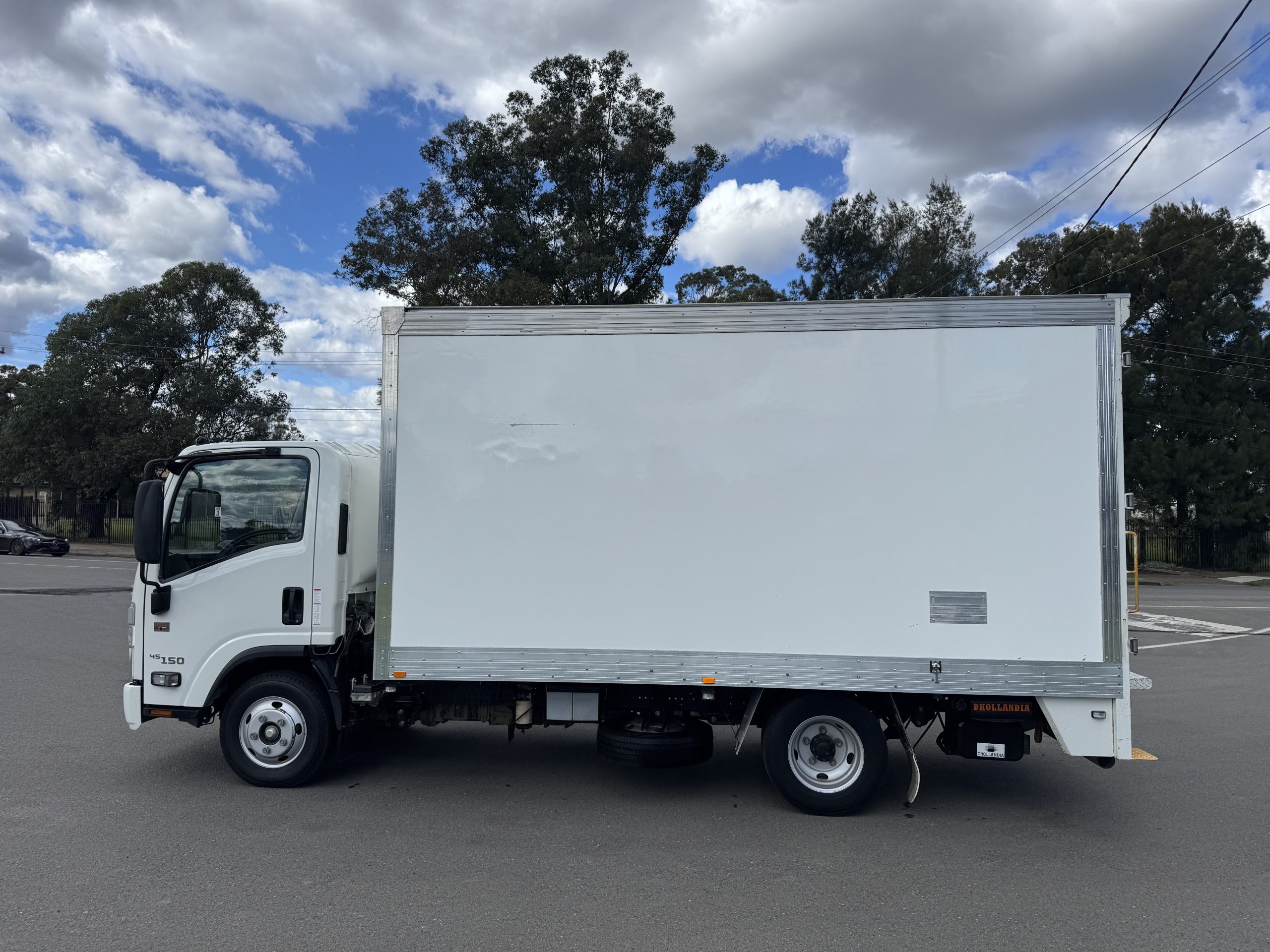 2022 Isuzu NNR Car Licence Pantech image 5