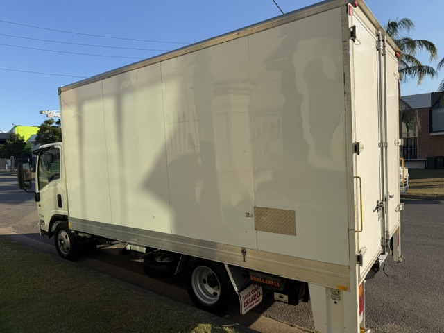 2021 Isuzu Nnr Car Licence Pantech image 5