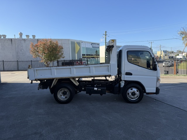 2023 Fuso Canter 615s Tipper image 2