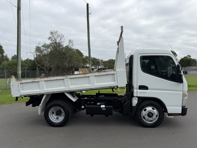 2022 Fuso Canter 615s Tipper image 2