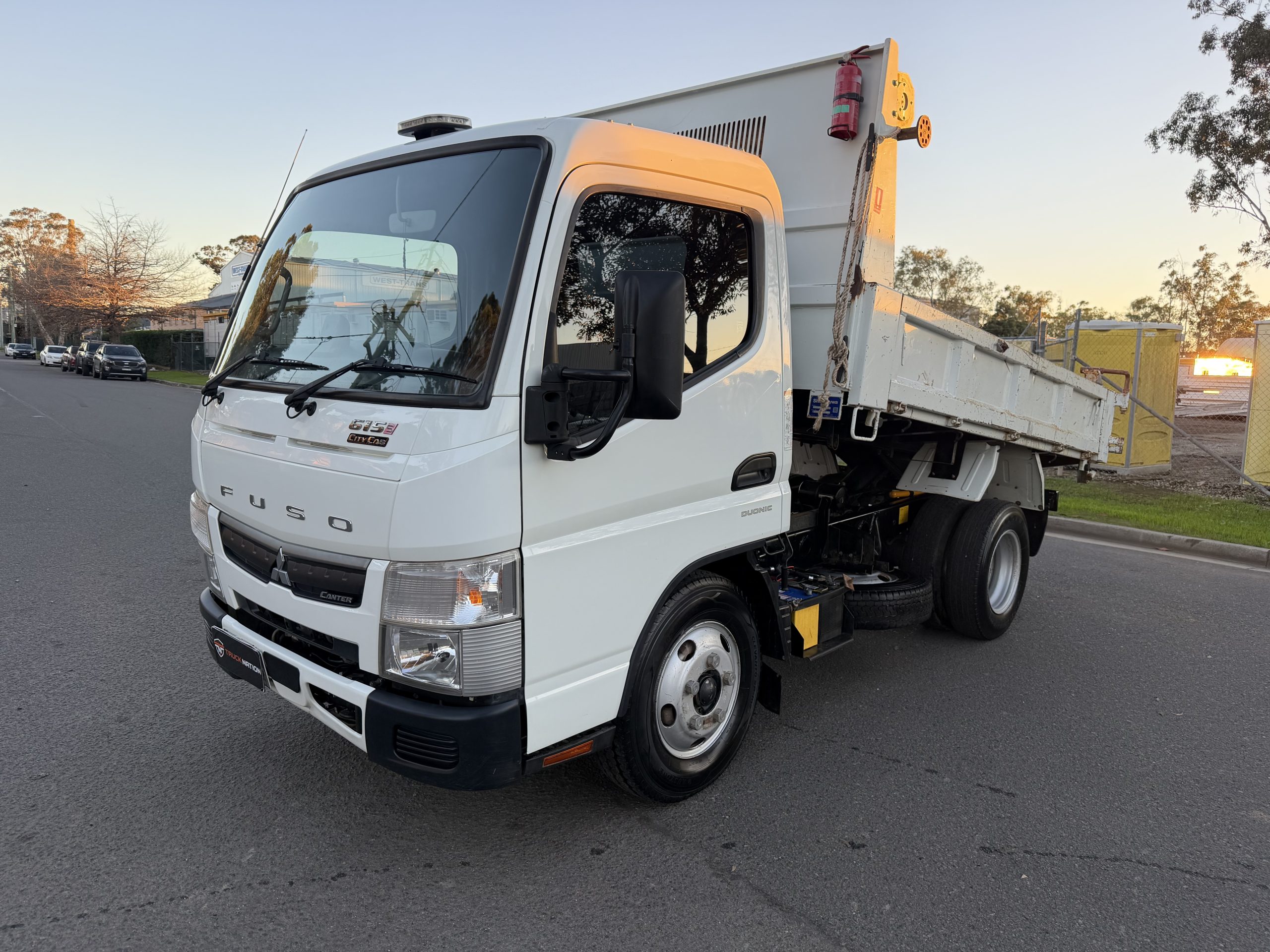2022 Fuso Canter 615 Narrow Cab Tipper image 3