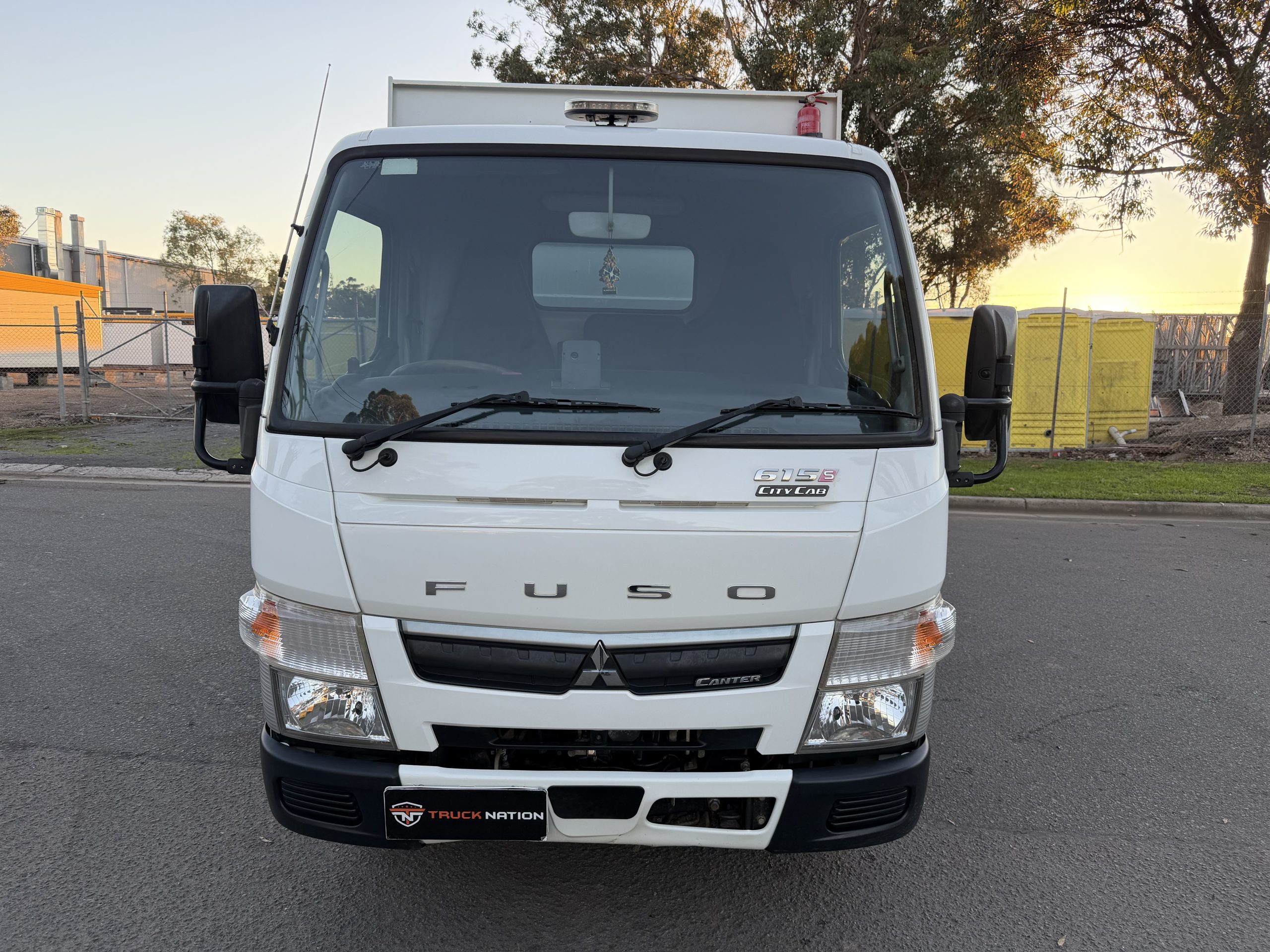 2022 Fuso Canter 615 Narrow Cab Tipper image 4