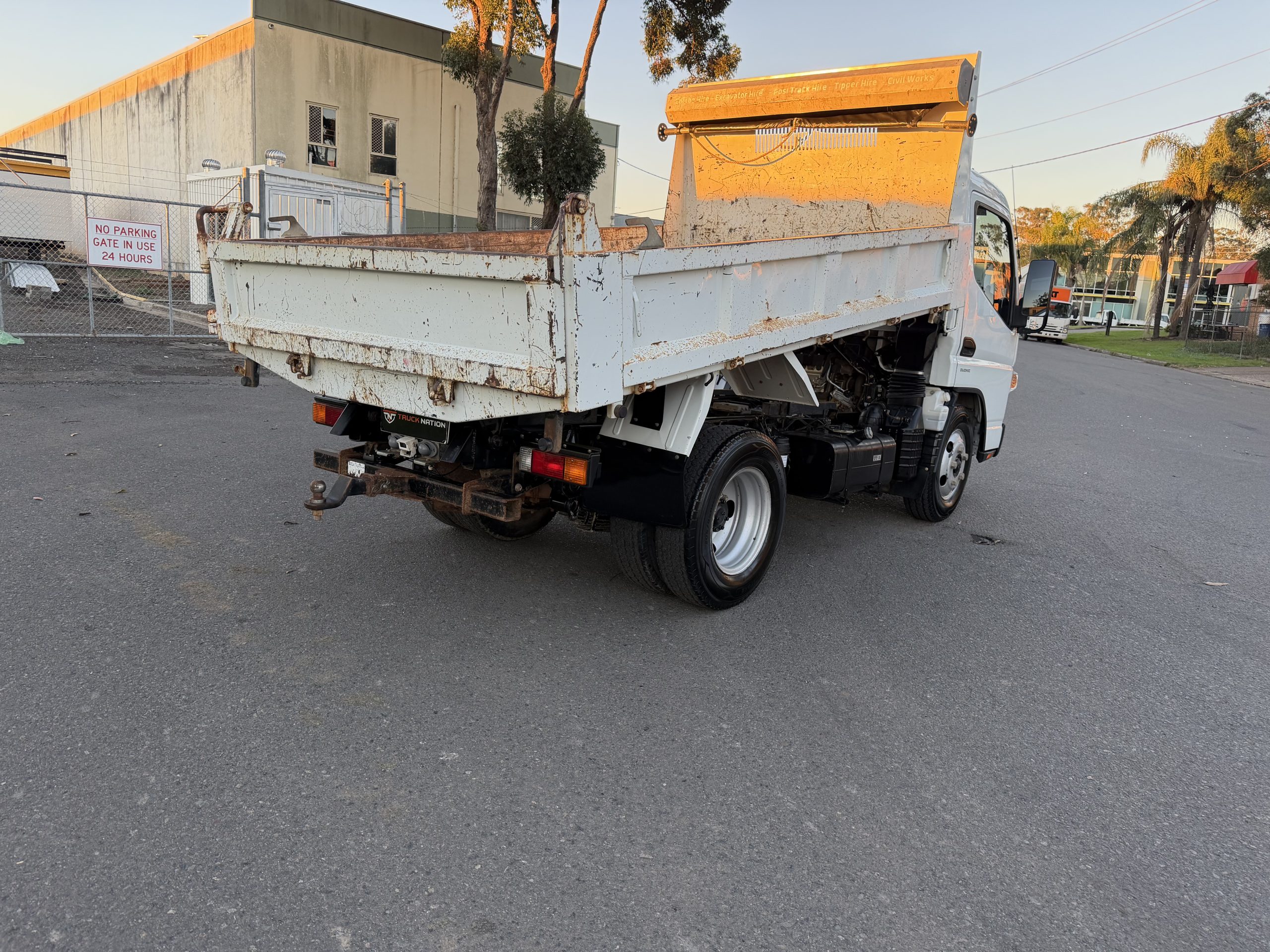 2022 Fuso Canter 615 Narrow Cab Tipper image 5