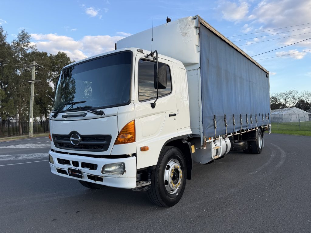 2007 Hino GH 12 Pallet Curtainsider
