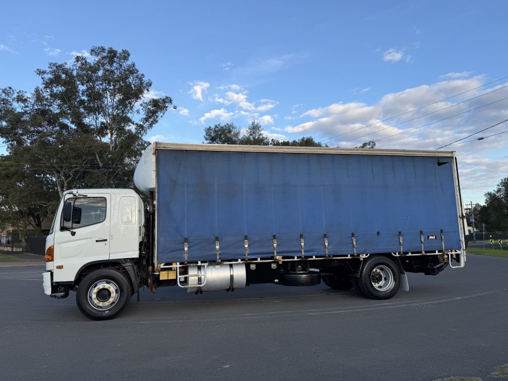 2007 Hino GH 12 Pallet Curtainsider