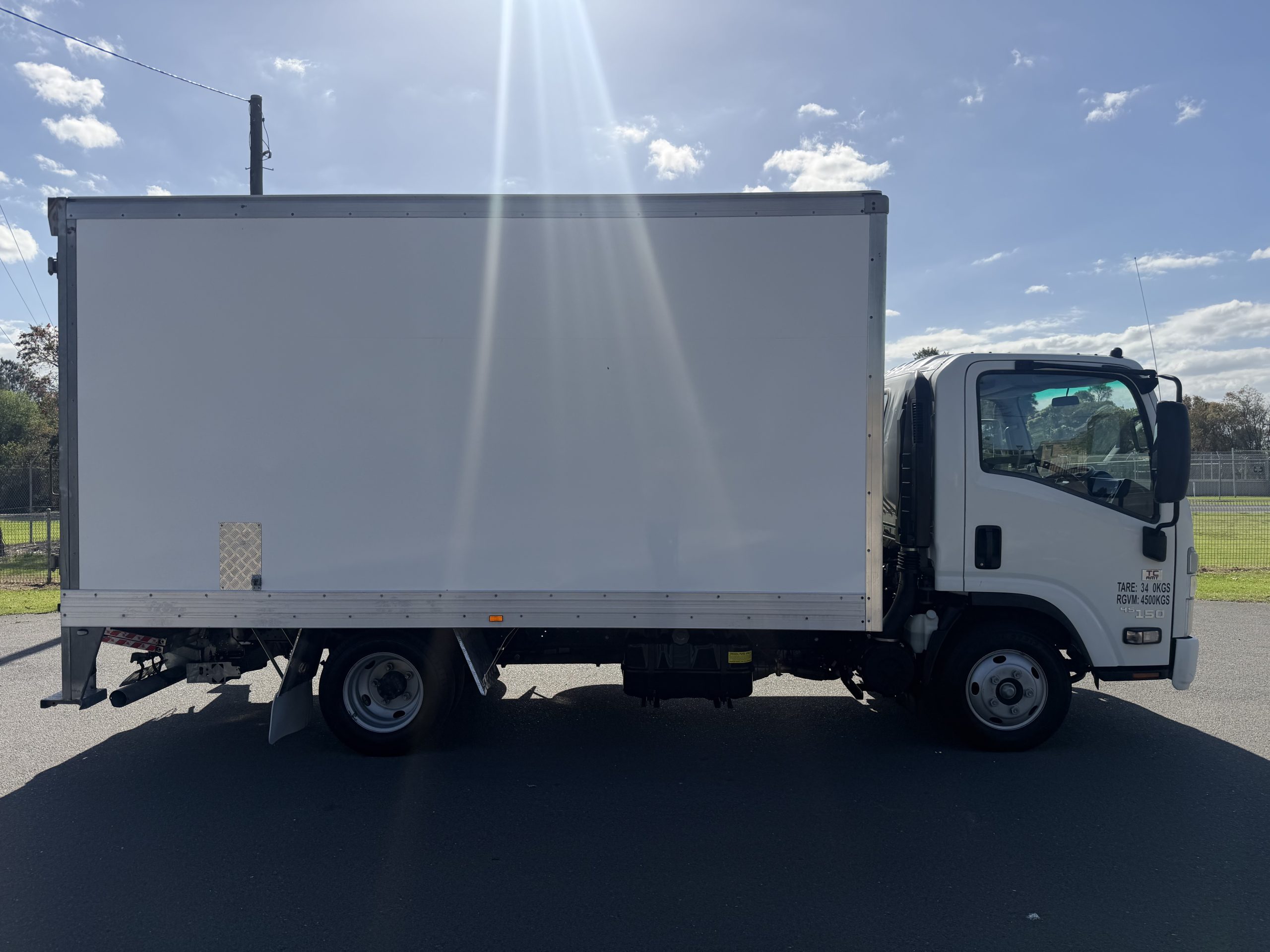 2022 Isuzu NNR Car Licence Pantech image 2