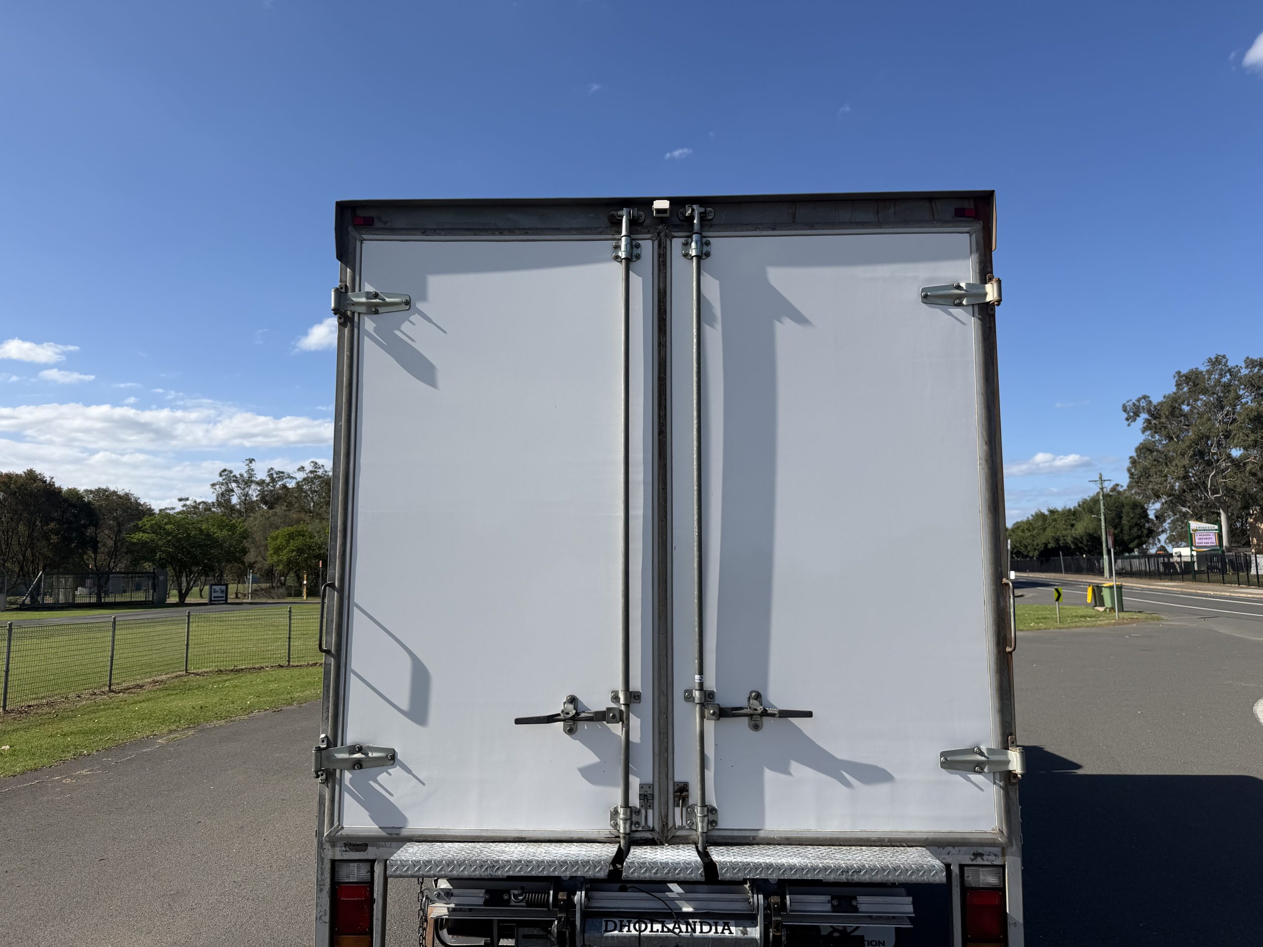 2022 Isuzu NNR Car Licence Pantech image 4